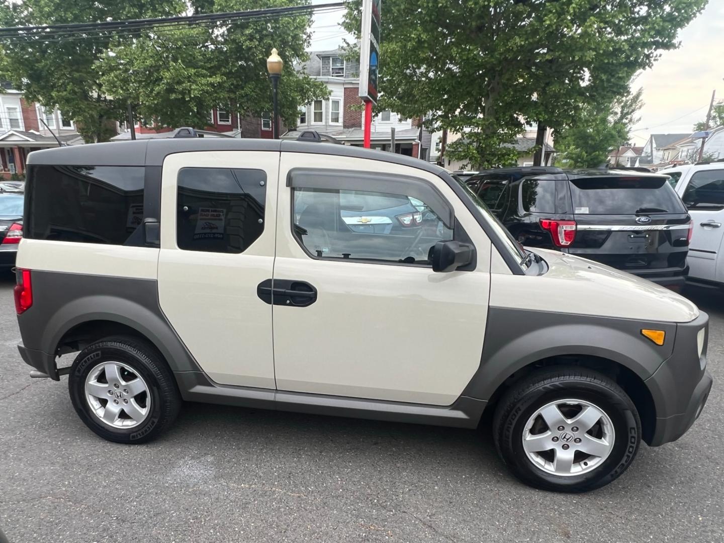 2005 Beige /Gray Honda Element EX 4WD 4-spd AT (5J6YH286X5L) with an 2.4L L4 DOHC 16V engine, 4 Speed Automatic Overdrive transmission, located at 1018 Brunswick Ave, Trenton, NJ, 08638, (609) 989-0900, 40.240086, -74.748085 - Photo#1